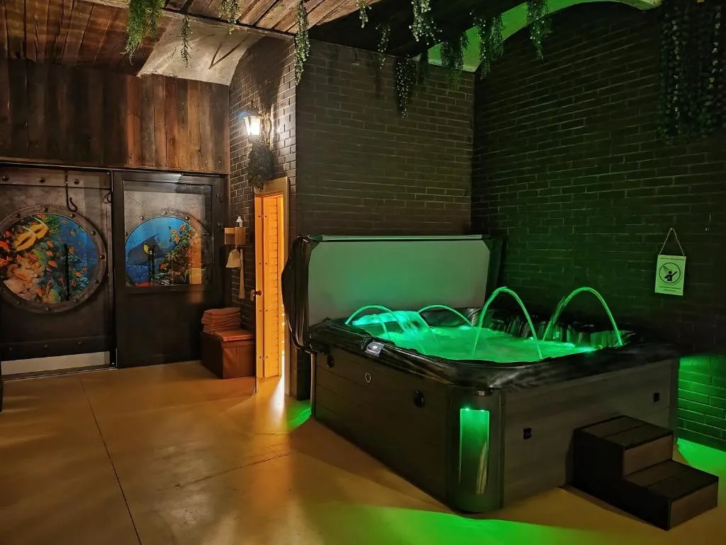 Image 1 of Ernests’ unique townhouse with sauna, hot tub and free parking