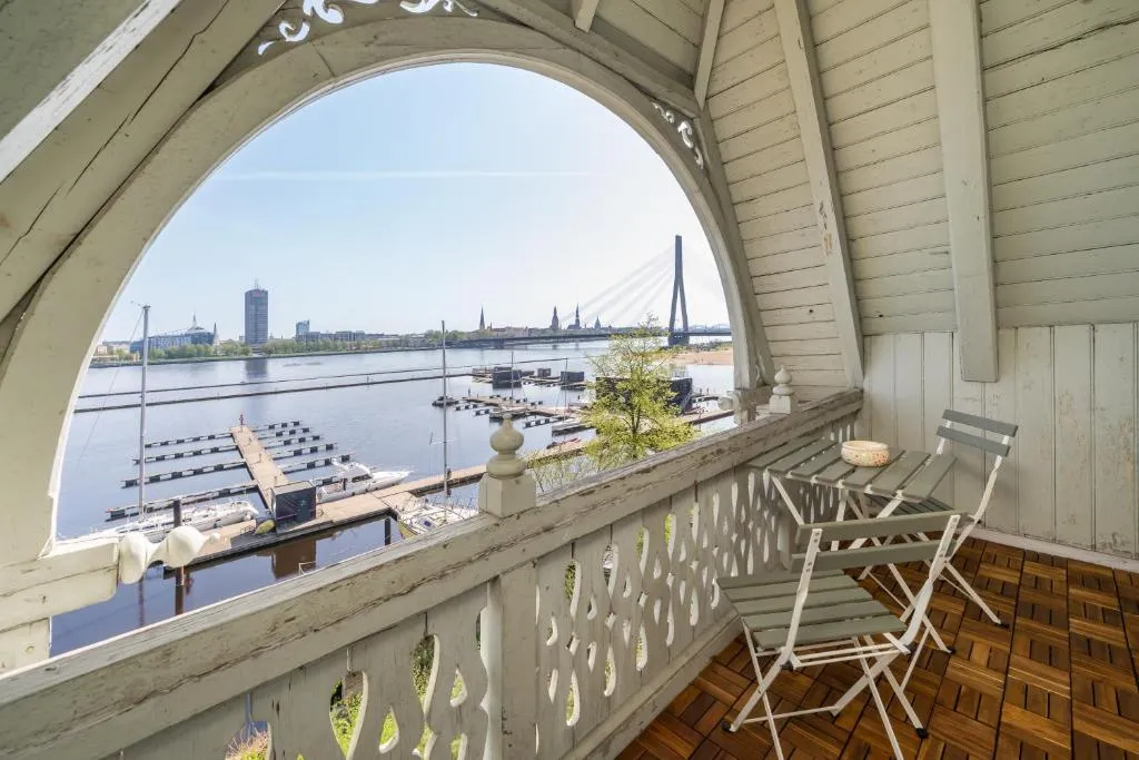 Riverside flat with a beautiful view over Rīga